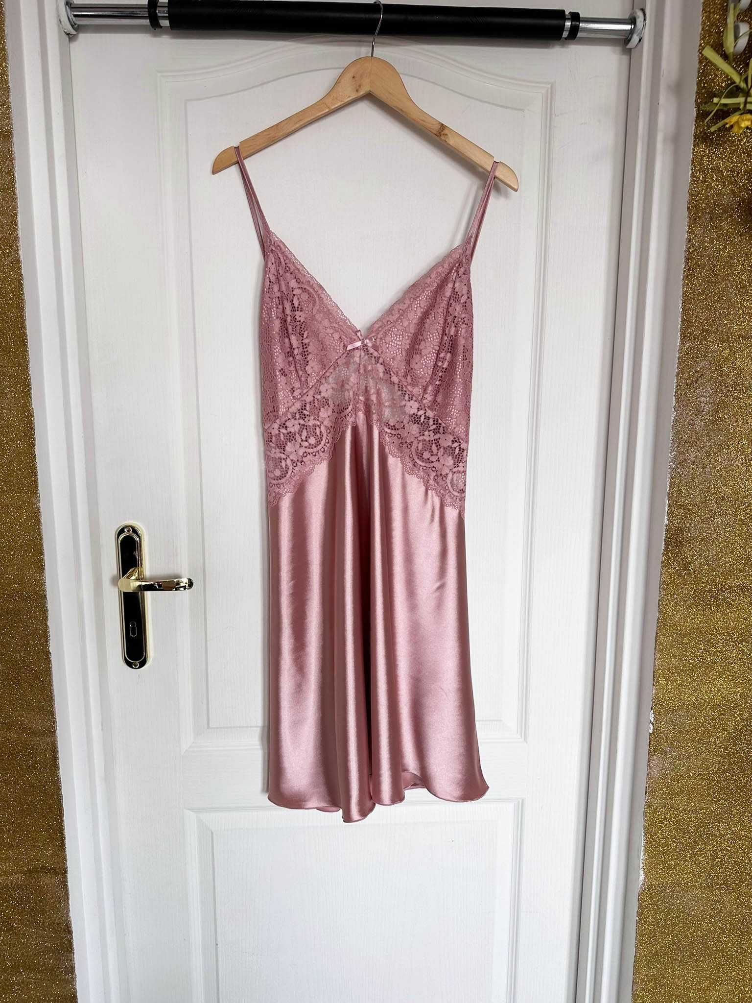 Różowa satynowa sukienka nocna 50 52