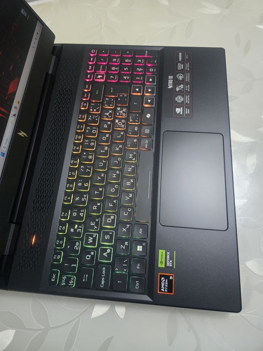 Acer Nitro 16/180Hz/Ryzen 9 8945HS/RTX 4070 140W/SSD:1TB/DDR5 5600
