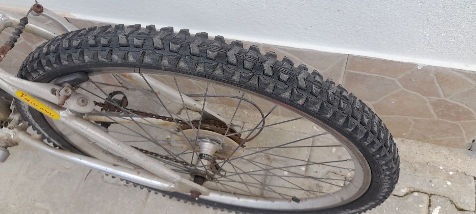 Bicicleta usada mas a andar