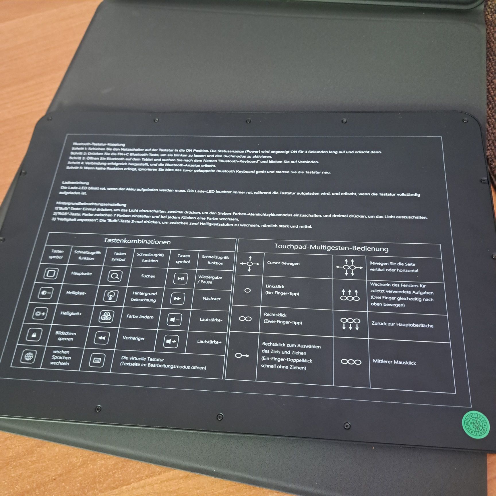 Podświetlana klawiatura z touchpadem do tabletu