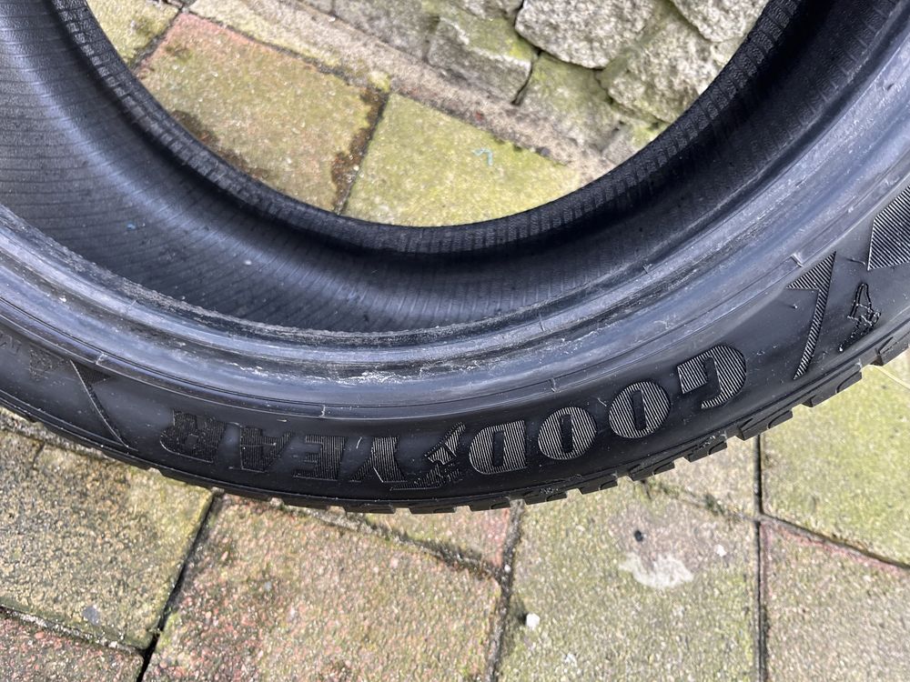 Goodyear ultra grip bieżnik ok 4 mm 235/45 R18 98V opony letnie