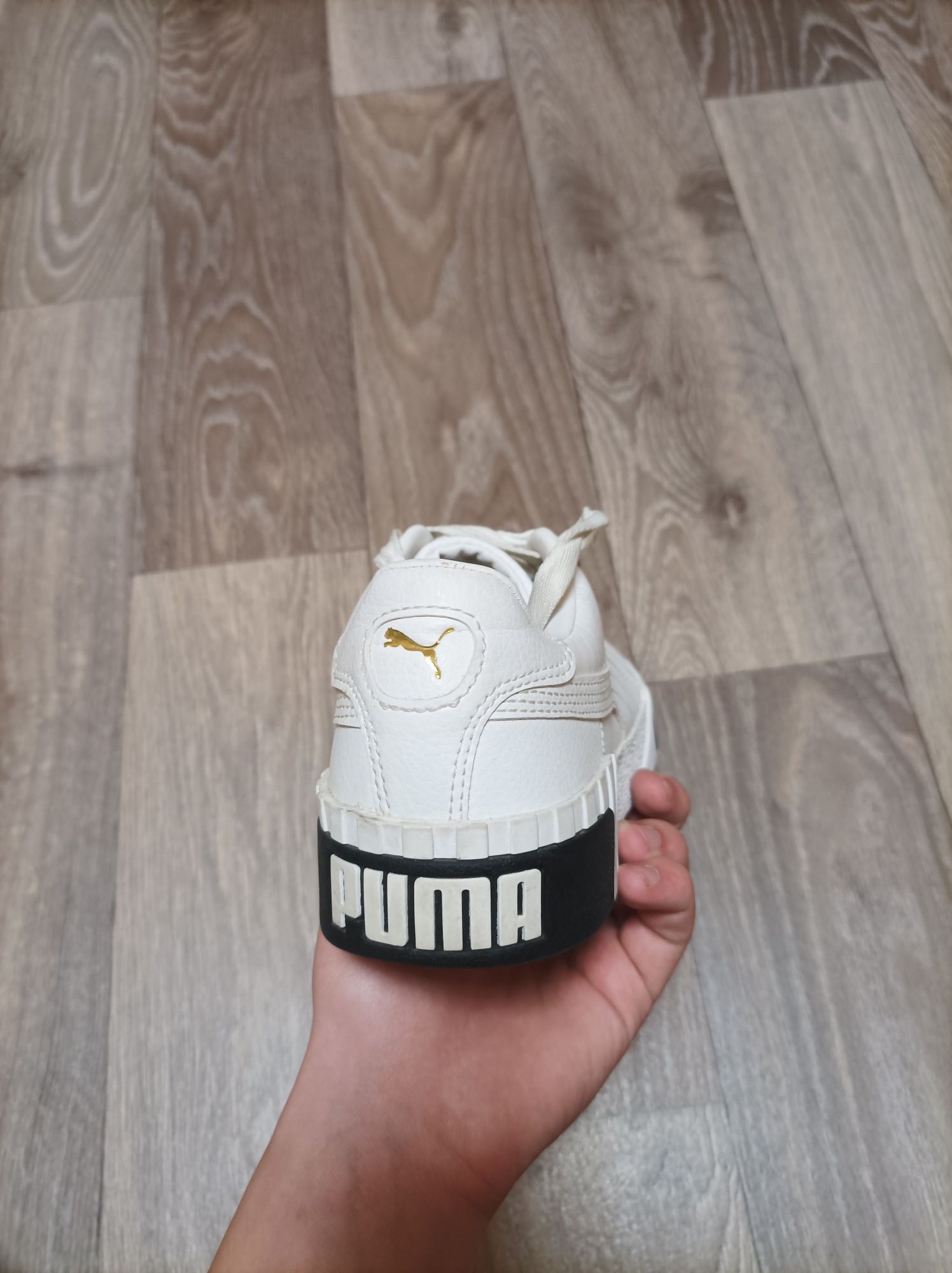 Жіночі кросівки Puma 37 розміру