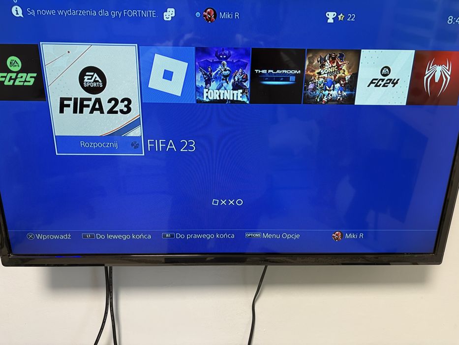 PlayStation4 PS4 + 2 Pady