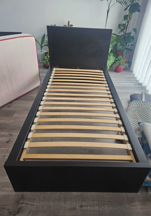 Cama de solteito com colchão