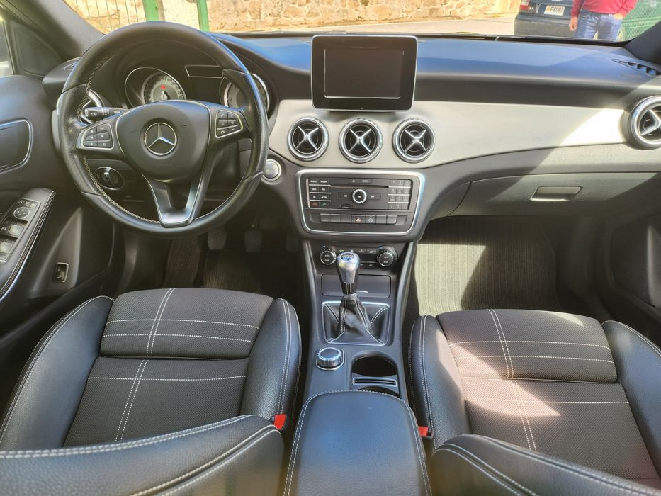 Mercedes-Benz GLA 180 (CDI) d Style C/ Teto Panoramico