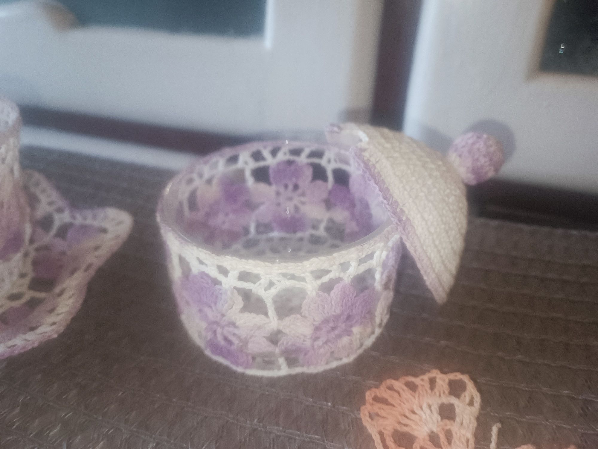 Zestaw koronkowy szydełko filiżanka cukiernica motylek dekoracja