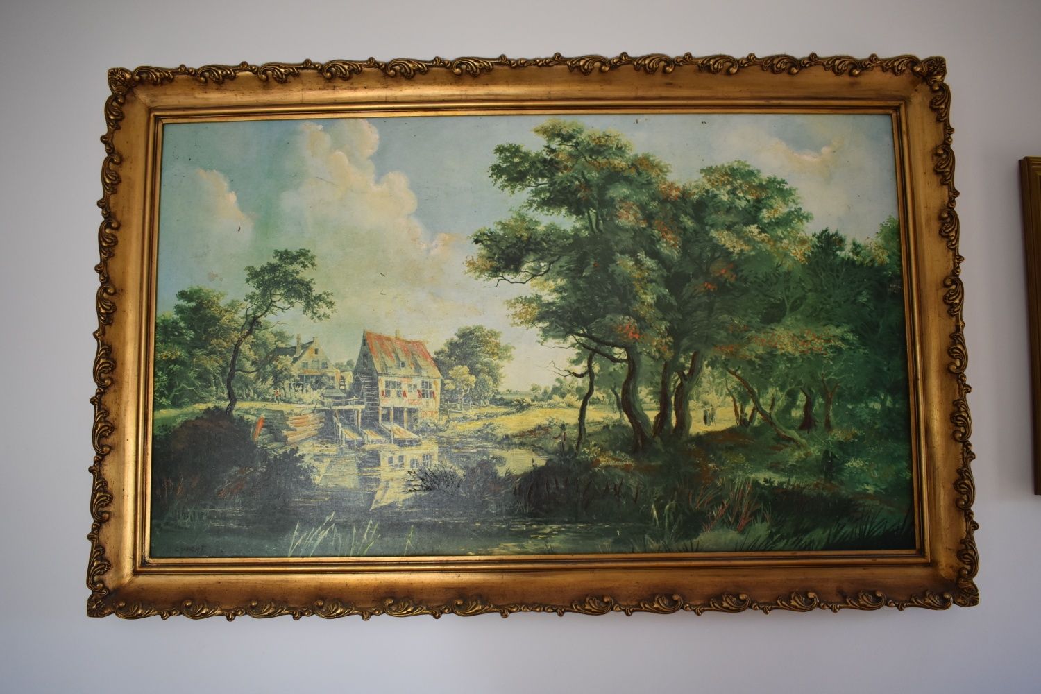 Quadro com moldura dourada