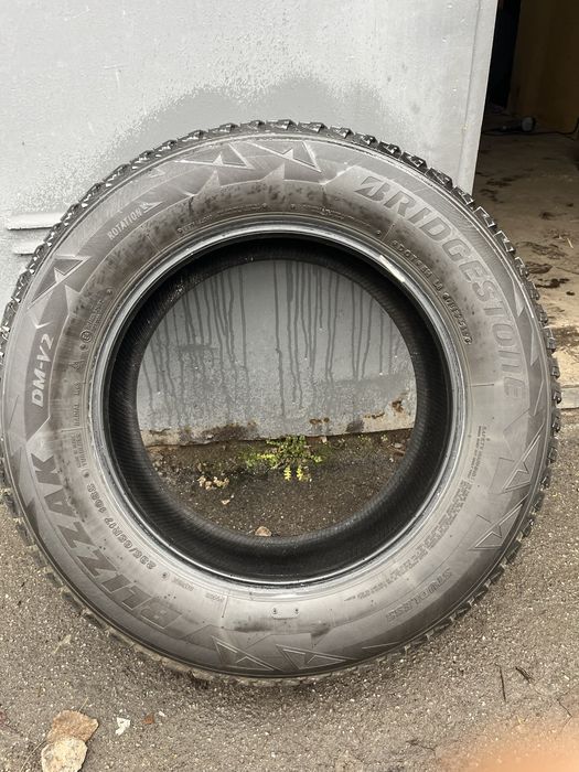 235.65.17 Продам резину в гарному стані