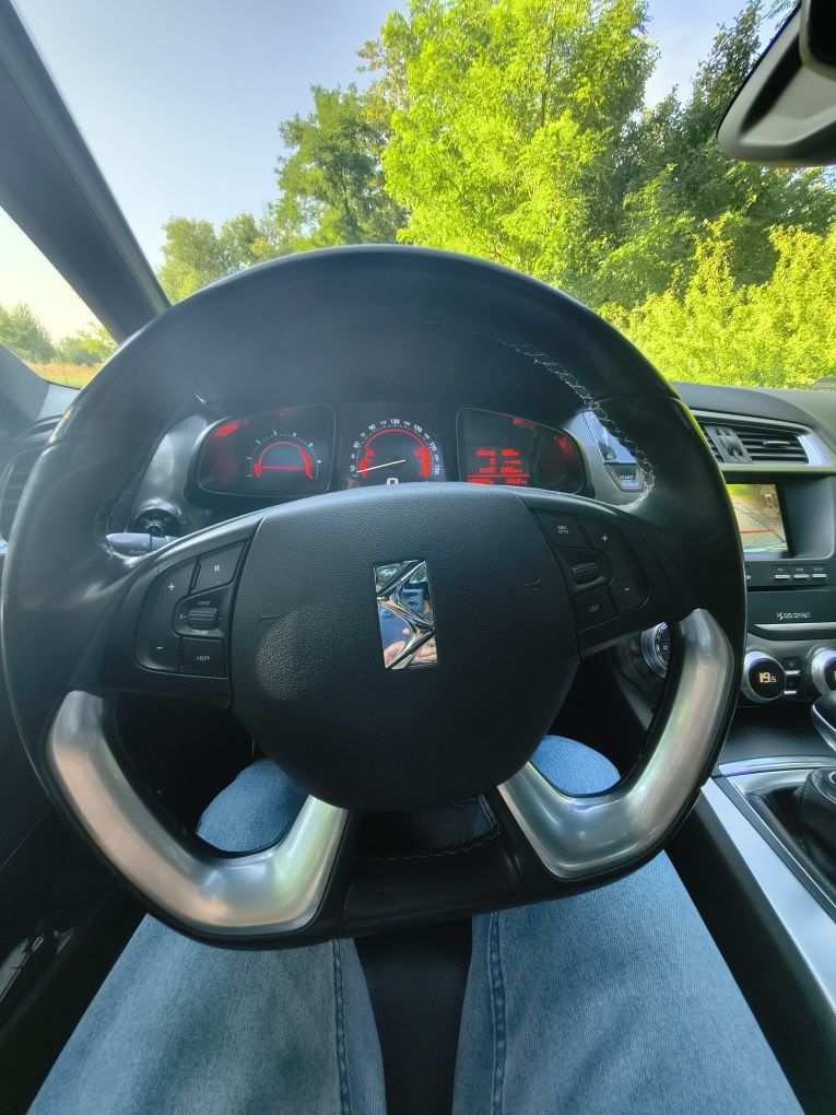 Auto osobowe DS 5