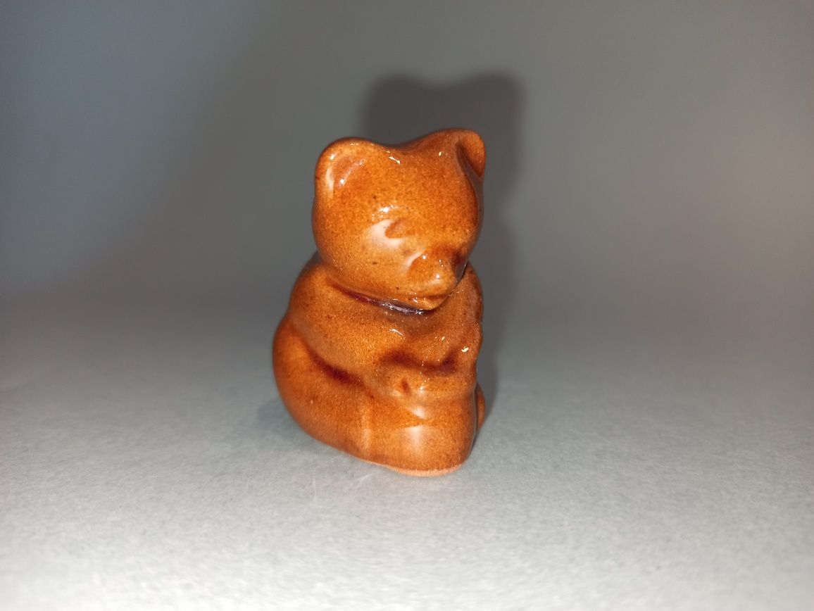 Figurka ceramiczna PRL miś niedziadek beczka miodu vintage niedźwiedź