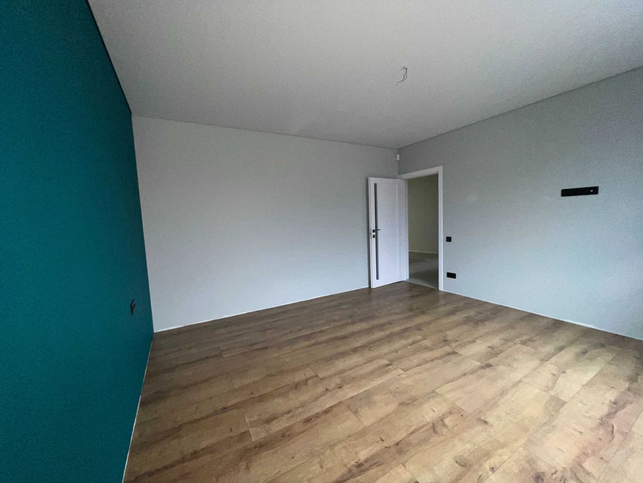 Одноповерховий будинок з частковим ремонтом та гаражем-масив Фортовий!