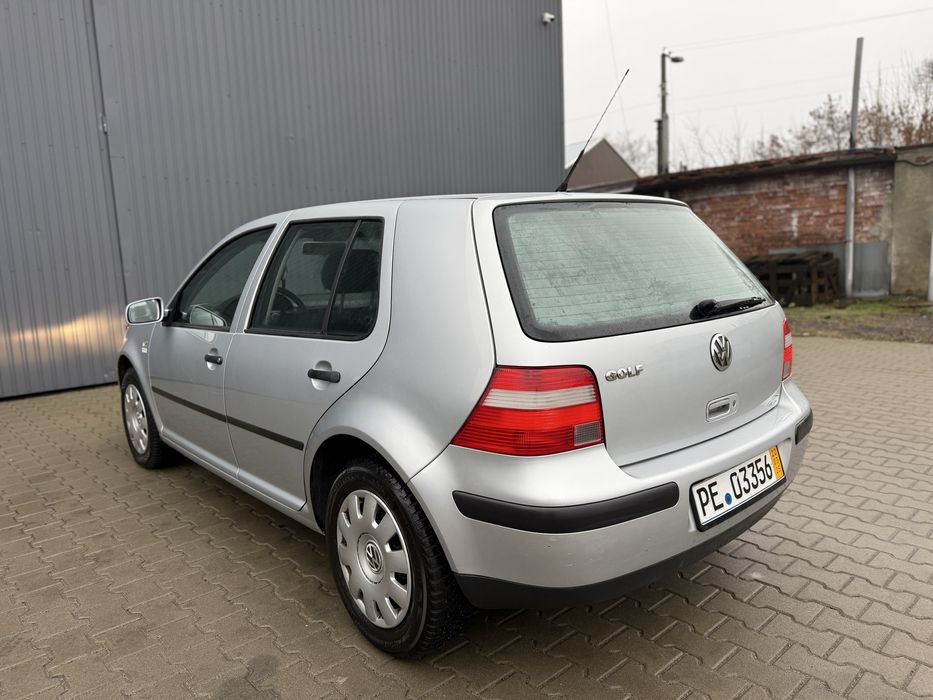 Volkswagen Golf  -2003 року