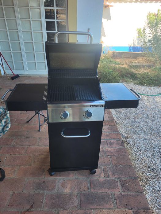 Churrasqueira a gás Naterial Kenton II  muito pouco usada.