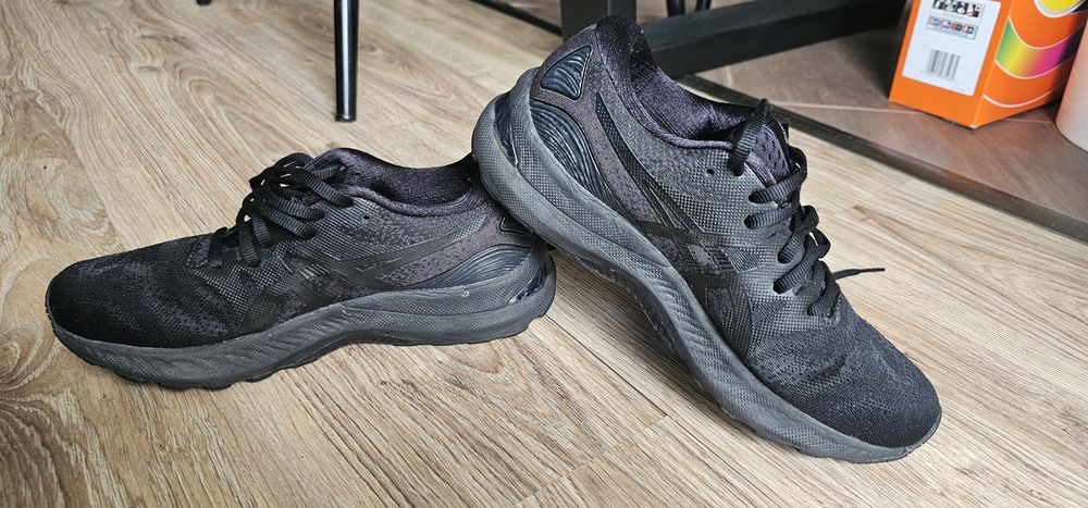 Asics Gel-Nimbus 23 damskie buty do biegania rozmiar 39,5 wkładka 25,5