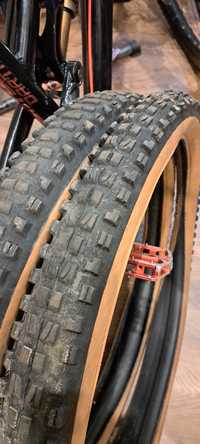 Opony maxxis 27.5 skinwall kremowe