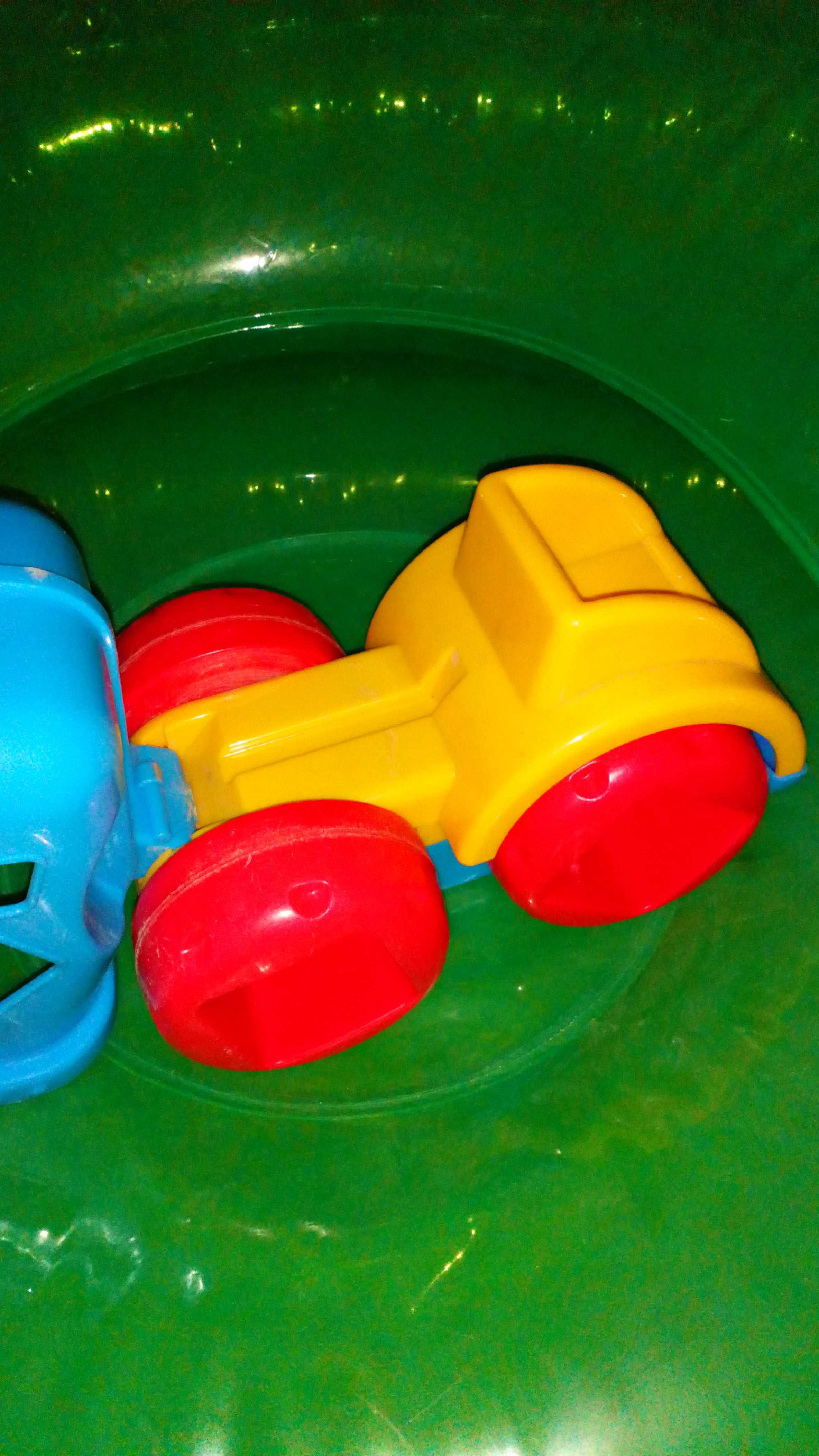 Fisher Price samochód z klockami sensorycznymi