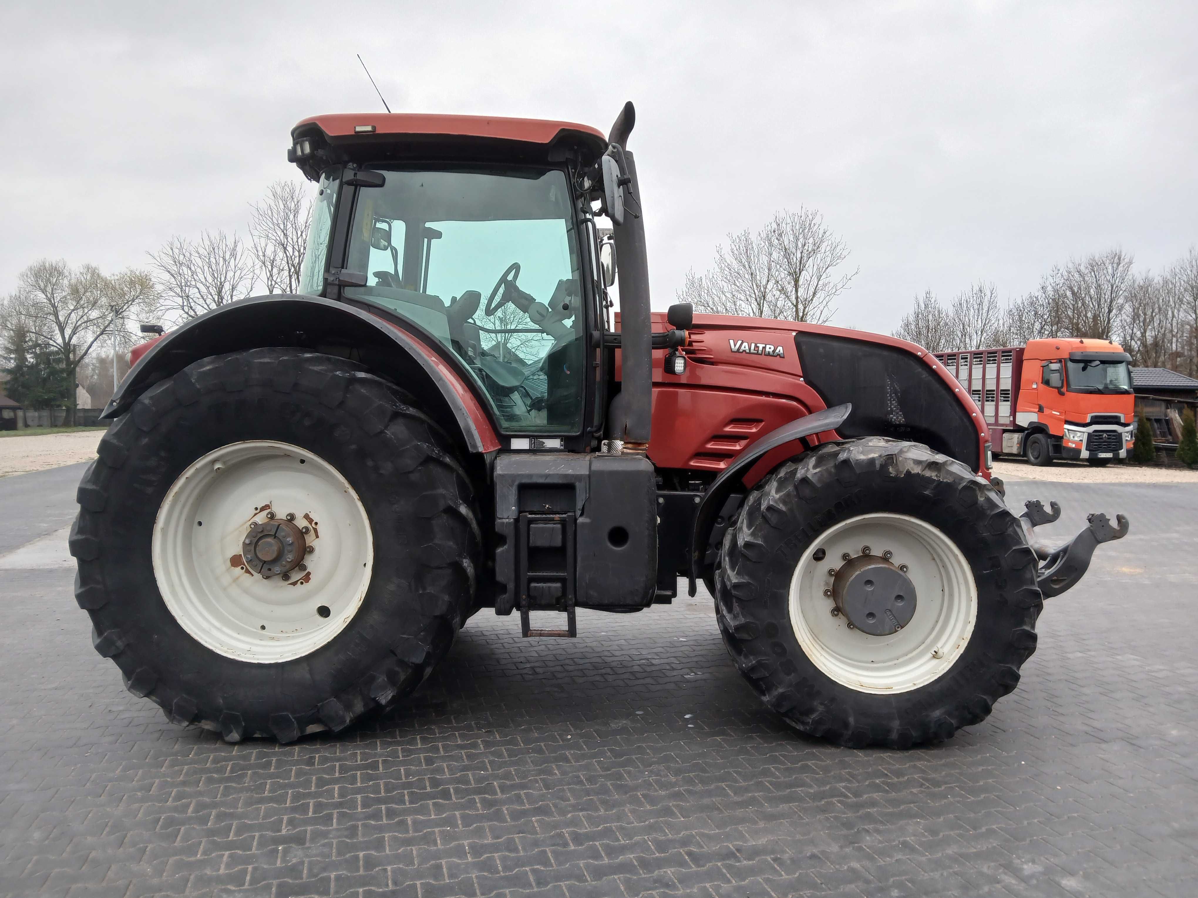 Ciągnik rolniczy VALTRA S352
