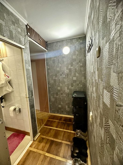 Стражеско, 7 2к квартира 3й поверх, не кутова, тепла.