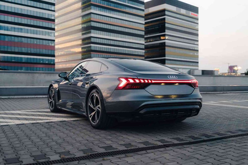 Wynajem Audi e-Tron GT Quattro EV bez kaucji wypożyczalnia samochodów