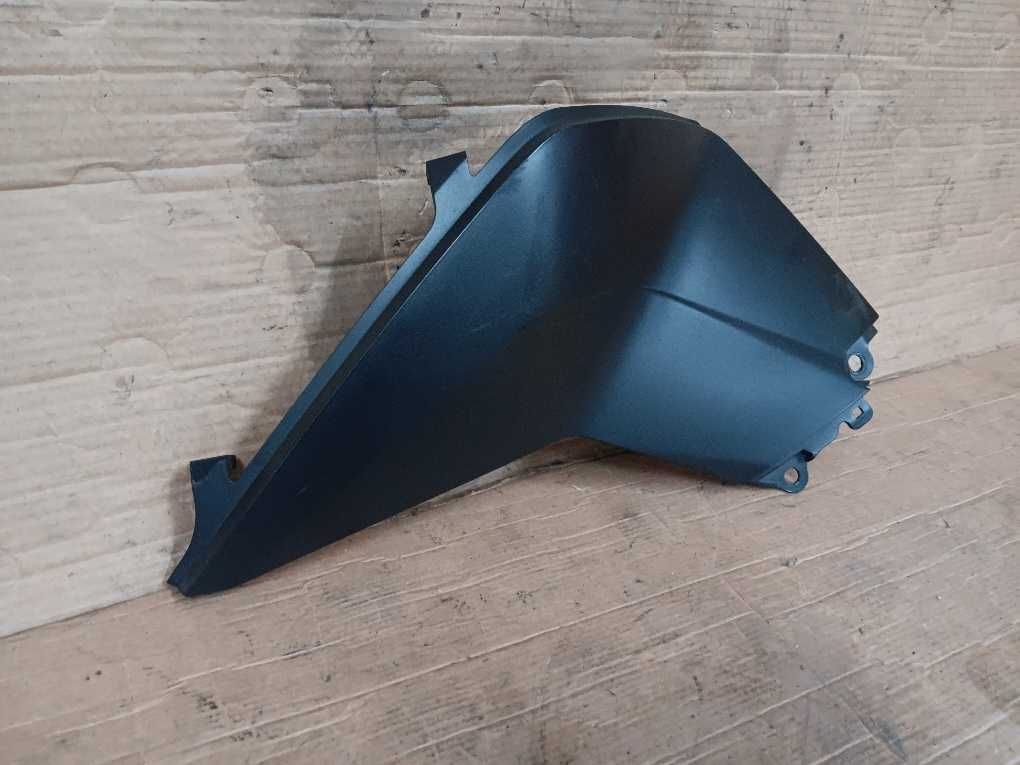 Carenagem esquerda do depósito KTM Duke 125 / 200 / 250 / 390