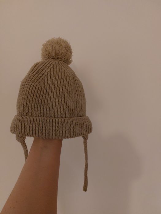 Czapka wiazana Zara z pomponem