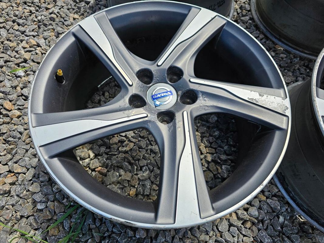 Felgi 18" 8Jx18H2/5x108 Volvo V70 S80 V60 S60 V40 Rdesign