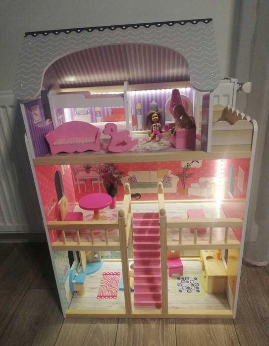 Drewniany domek dla lalek z LED Z mebelkami + oświetlenie LED