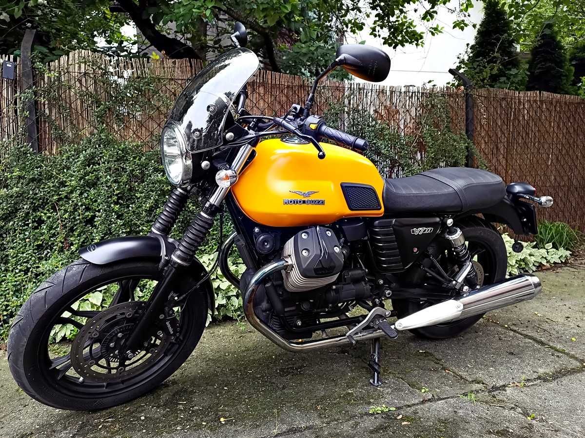 Moto Guzzi V7 II Stone