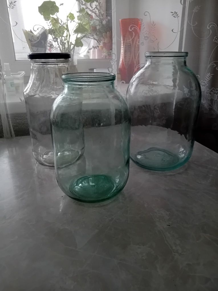 Продам  банки 3л і  2 л.
