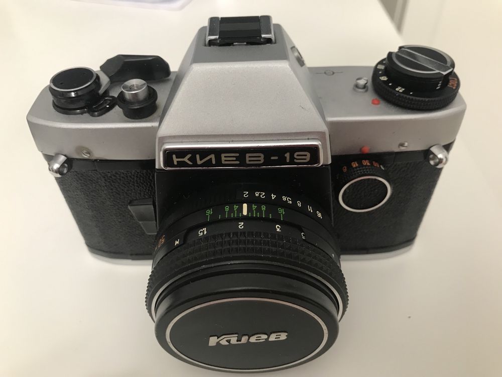 Aparat fotograficzny Kiev-19 wraz z oryginalnym futerałem