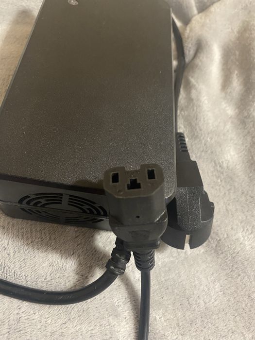 Зарядка для електро мопеда