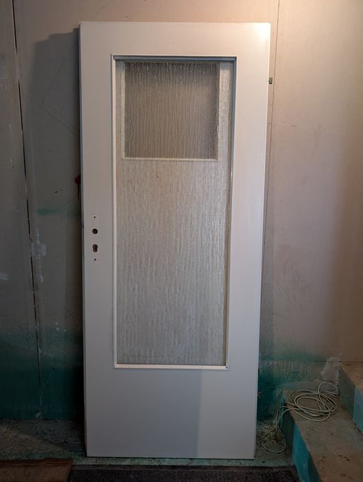 Drzwi łazienkowe białe z szybą