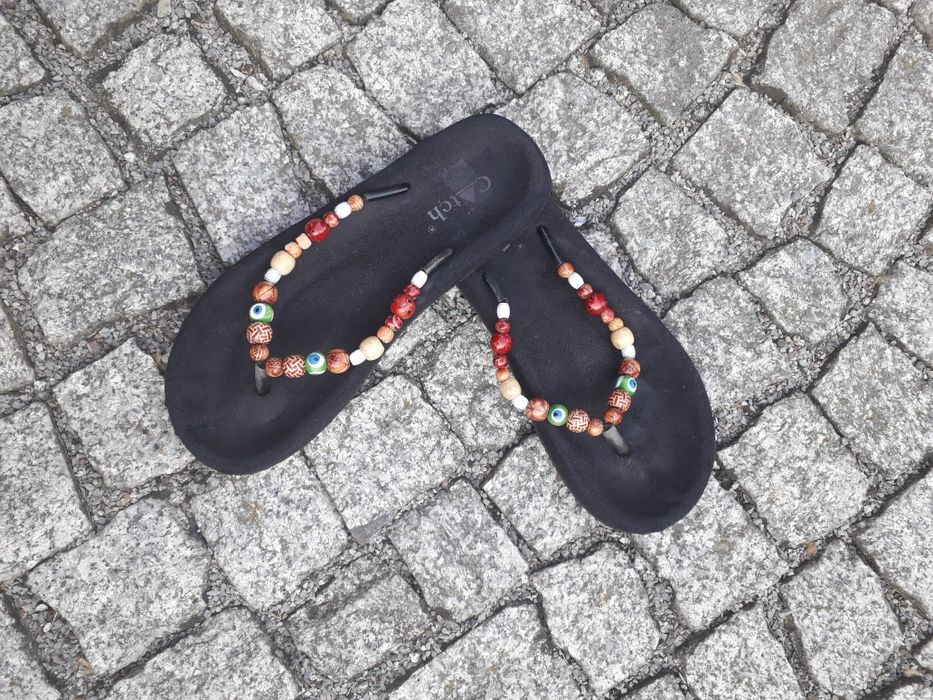 Klapki japonki czarne z koralikami rozmiar 37