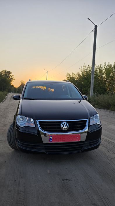 Продаи Volkswagen Touran 2009 року