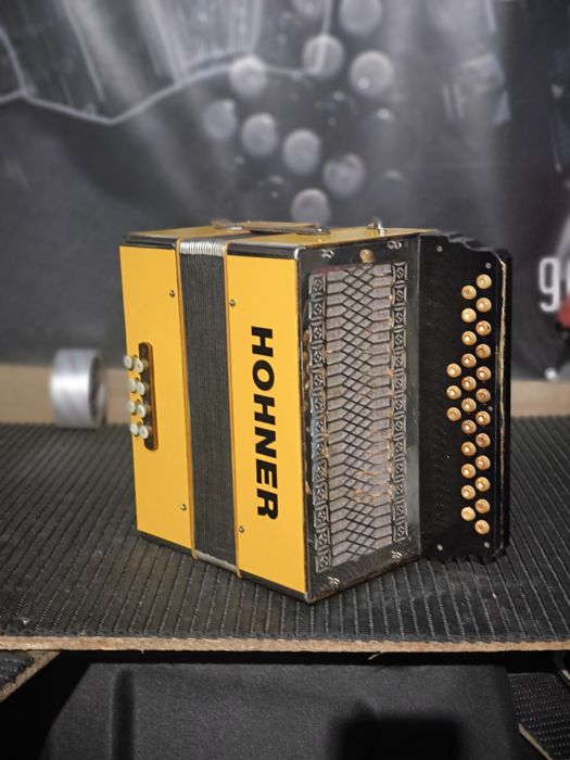 Vendo concertina hohner toda restaurada em lá Sustenido