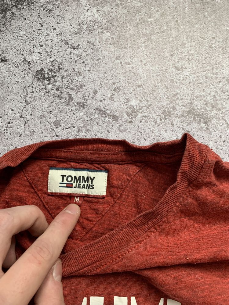 Футболка Tommy Jeans