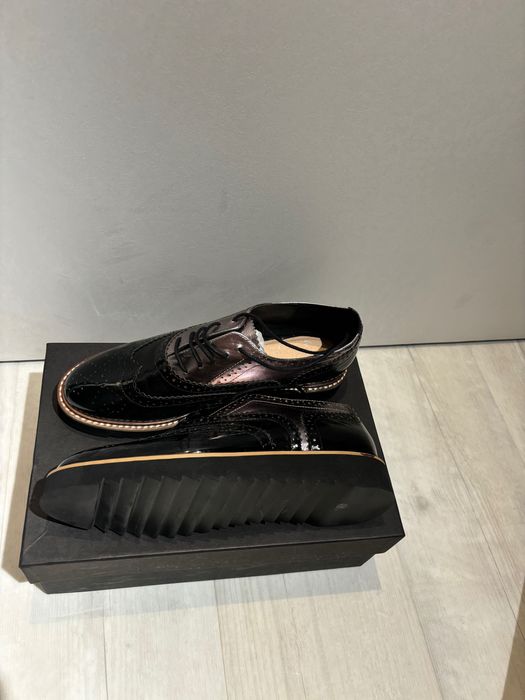 Туфлі унісекс. Натуральна лакована шкіра. Нові. Італія. Giardini