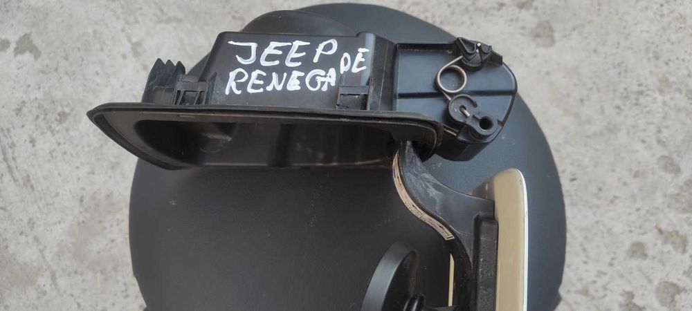 Лючок бака Jeep Renegade