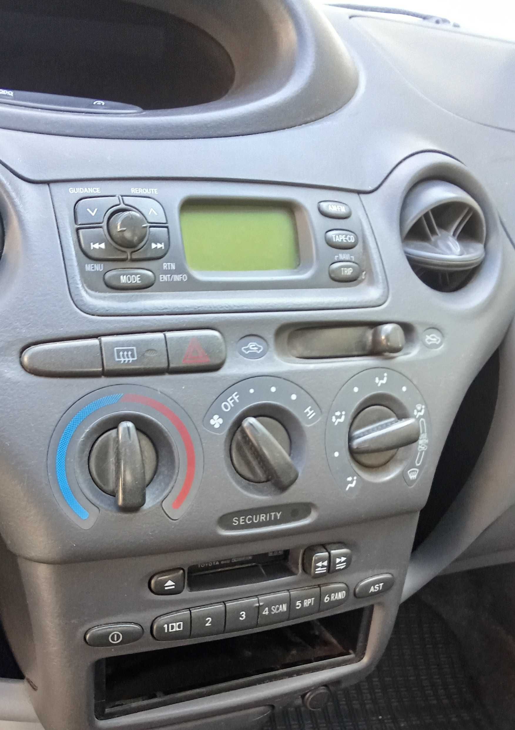 Toyota  Yaris     2000 rok
