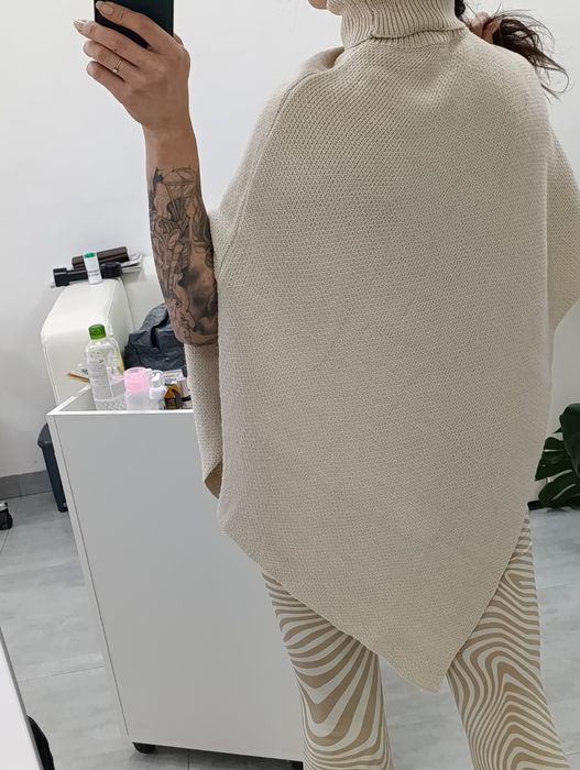 Пончо з горловиною, накидка