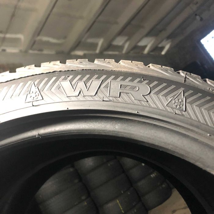Шини  БУ 235/40 R18 Nokian WR Winter Пара Зима