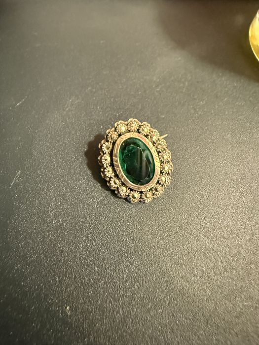 Vende se alfinete peito