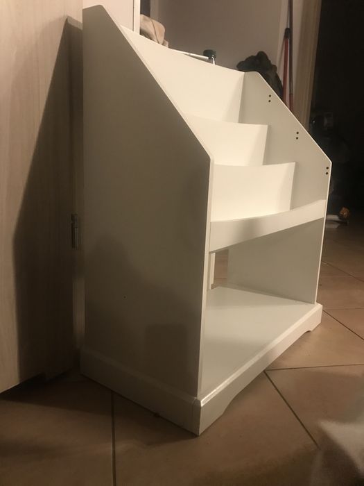 Regał IKEA na książki dla dziecka do pokoju dziecięcy
