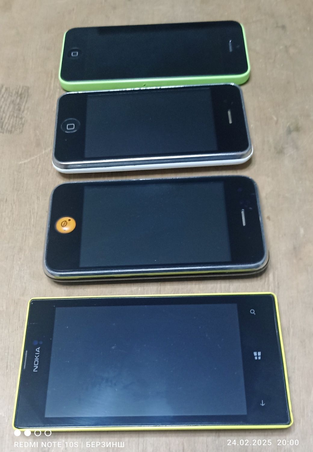 iPhone+ Nokia в колекцію або на інші цілі.