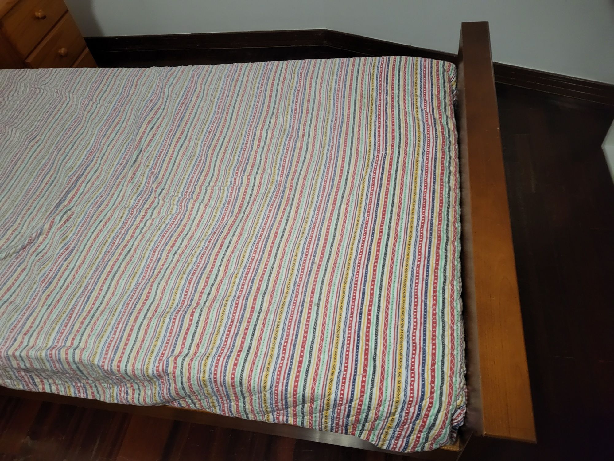 Cama madeira solteiro