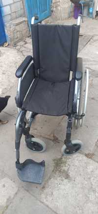 Легкая (15 кг) алюминиевая инвалидная коляска . Ширина сиденья 36 см