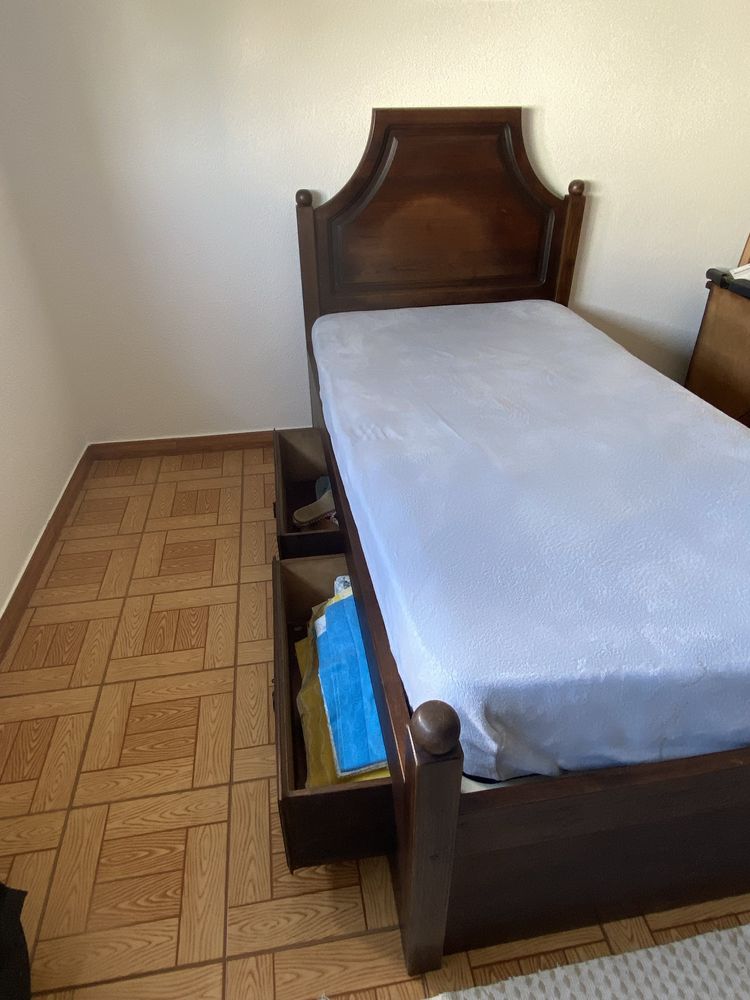 Vendo cama de solteiro como nova