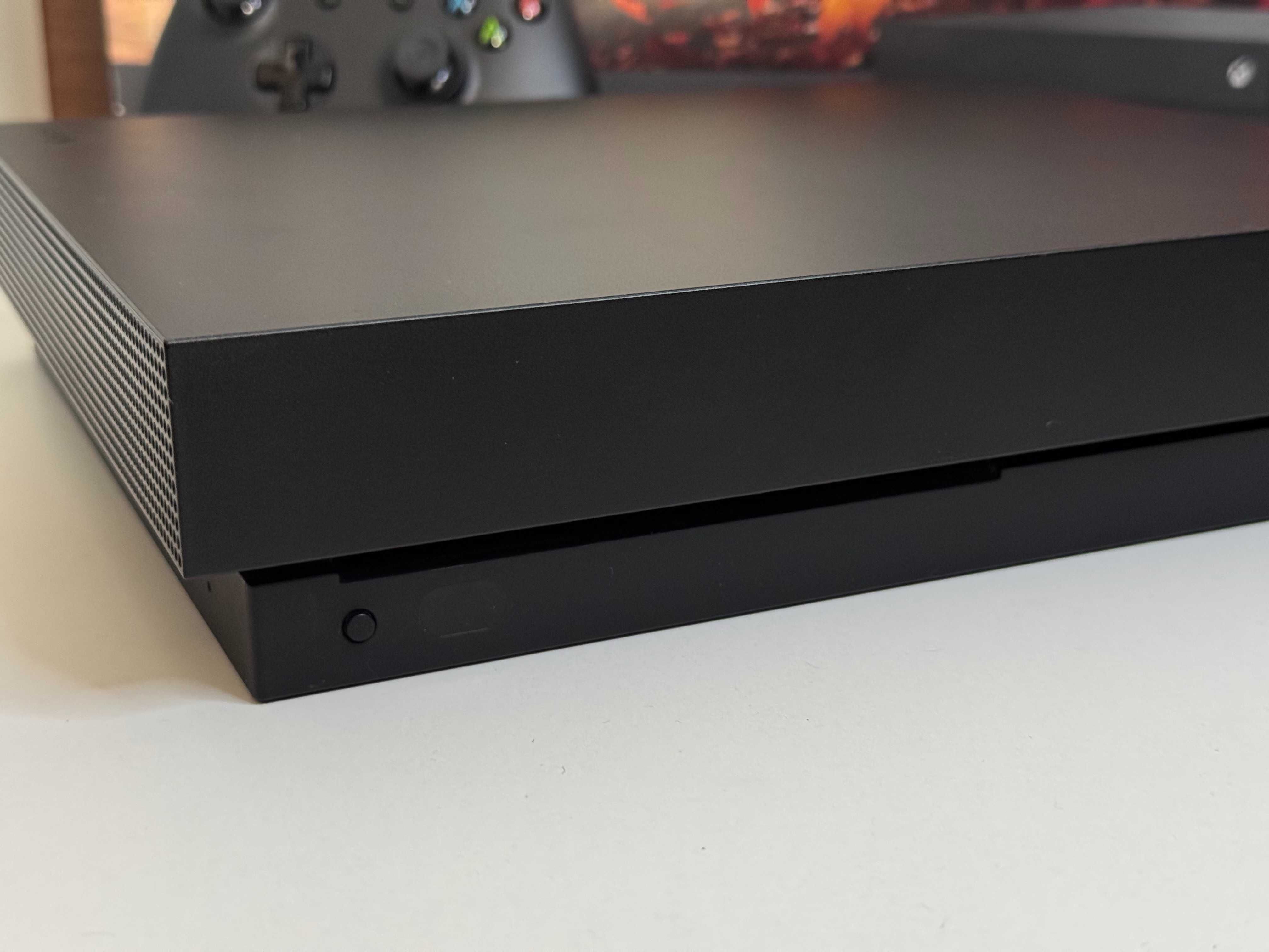 Konsola XBOX ONE X 1TB z Padem Napędem Super Stan