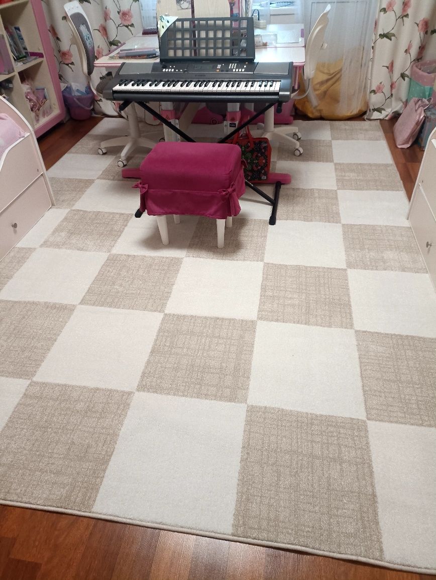 Килим, ковер 2*3 і 2.40*3.20