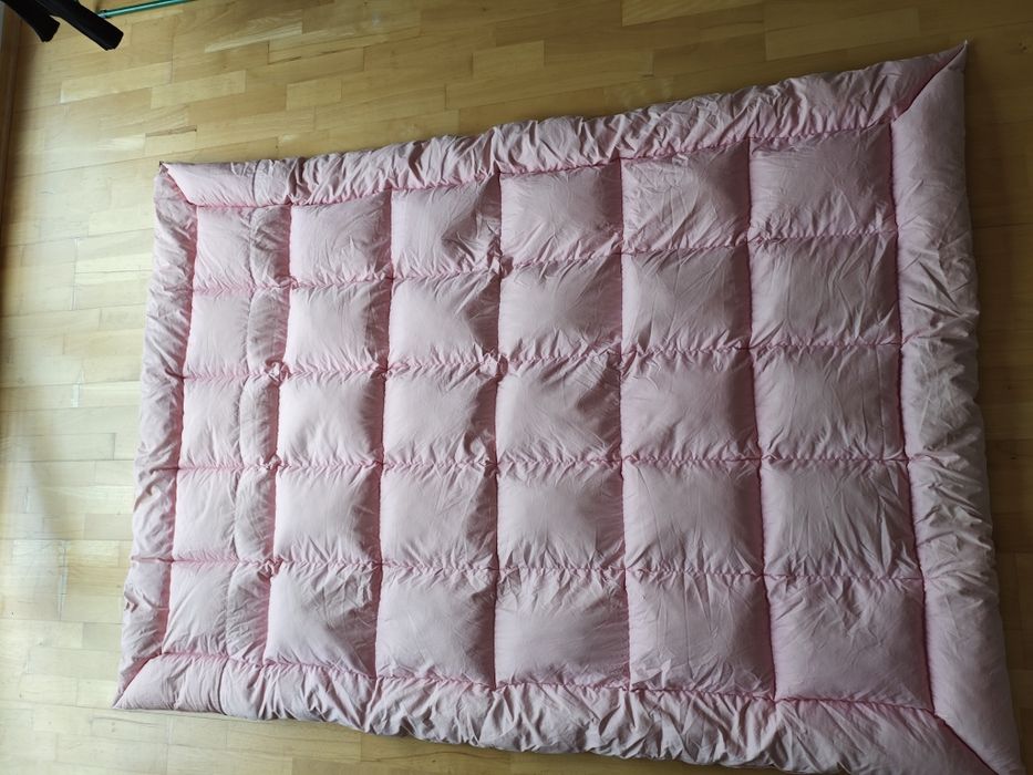 Kołdra puchowa 140×200 – naturalny puch, stan bardzo dobry